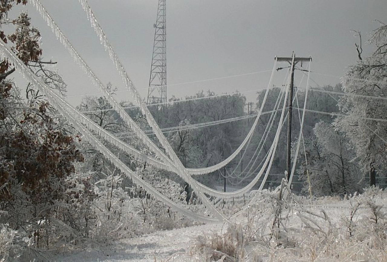 Bez električne energije više od 40.000 kupaca, u Tuzlanskom kantonu van pogona 20 dalekovoda